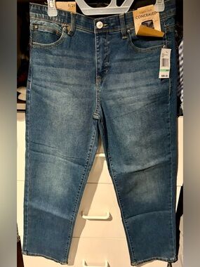 BNWT Curve Appeal High Rose Comfort Waist Straight Jeans 8/29